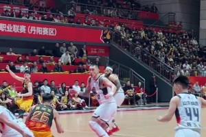 当年湖人的非卖品，霍顿·塔克在欧洲联赛混得风生水起啊！